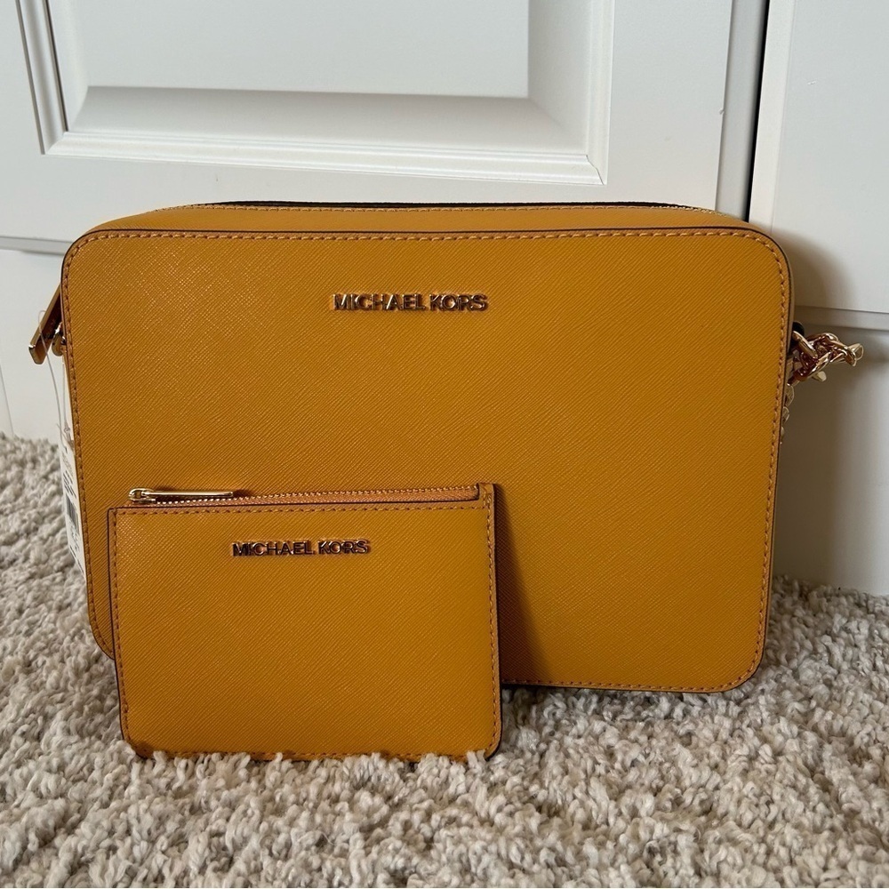 Michael Kors Jet Set Crossbody Bag With Matching Tz Coinpouch With Id